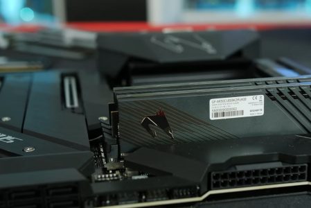 Le DDR4 finalmente raggiungono 5 GHz in XMP